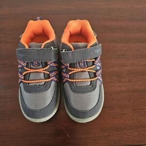 Size 10 childres sneakers